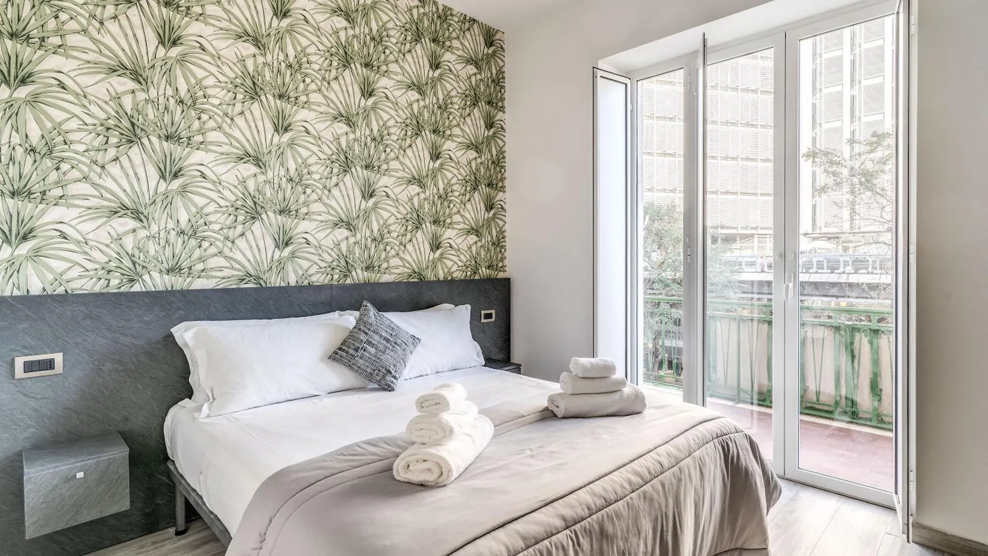 Bed & Breakfast Royal Rooms B&B Naples Italy