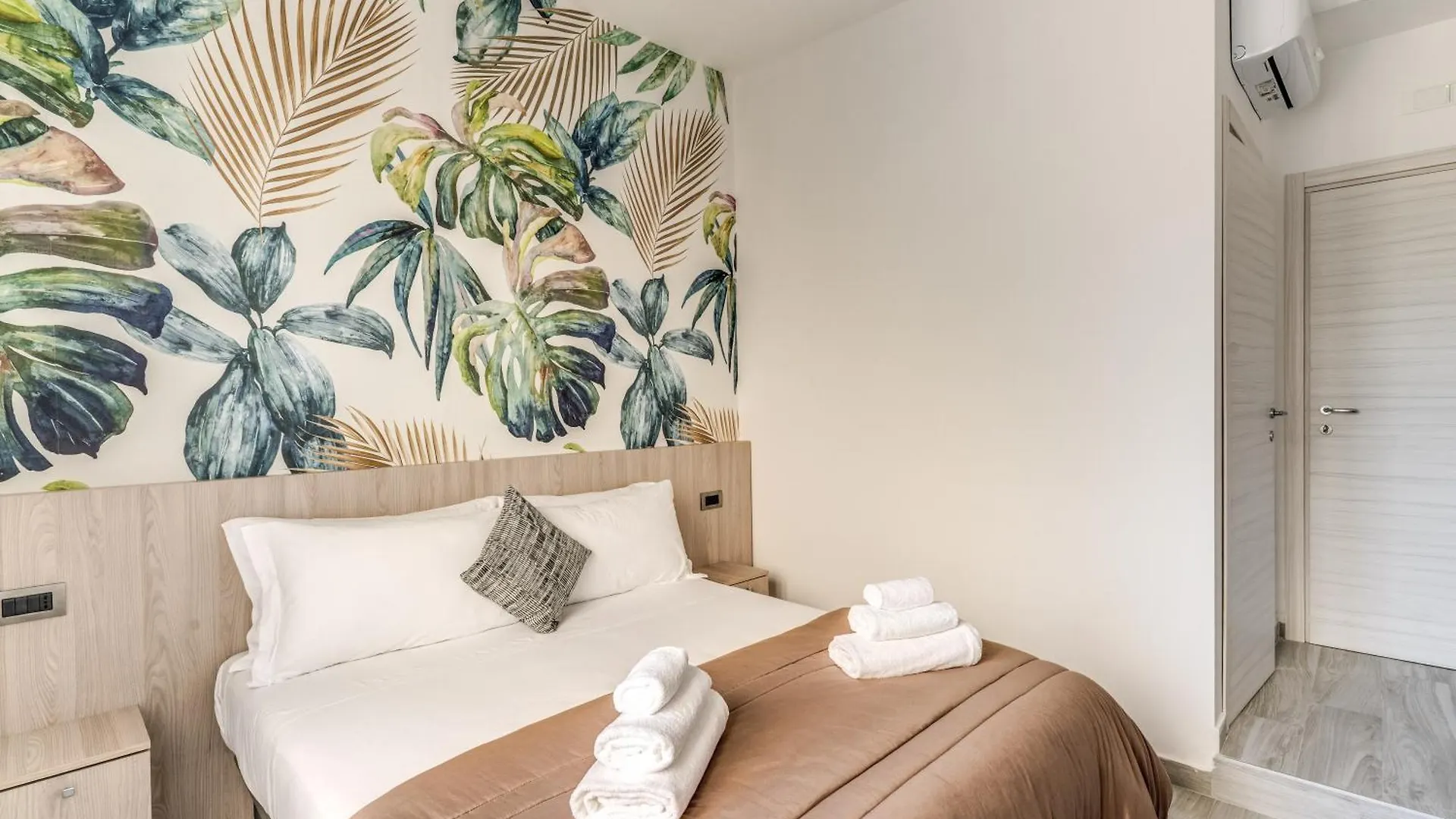 Royal Rooms B&B Naples 0*,  Italy