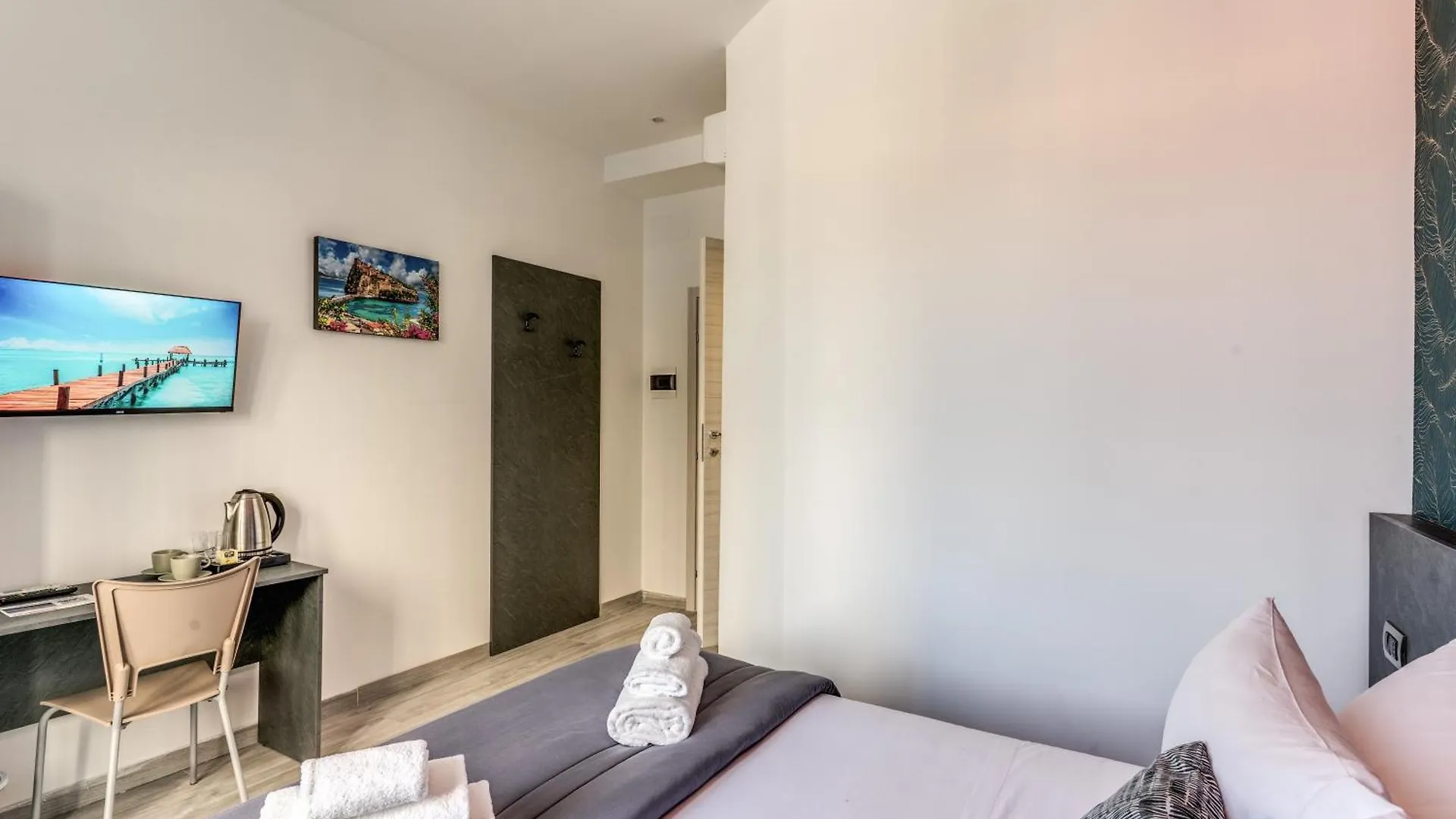 נאפולי Royal Rooms B&B לינה וארוחת בוקר