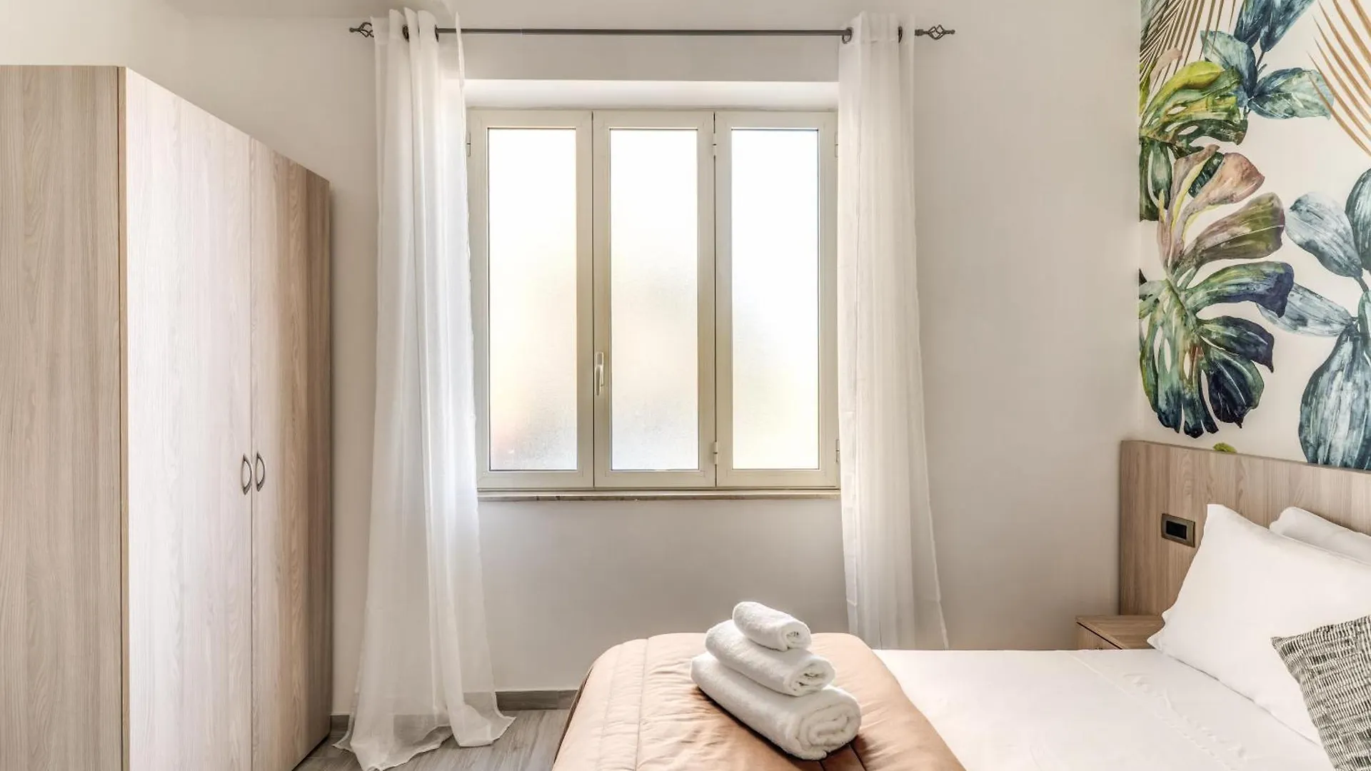 נאפולי Royal Rooms B&B 0*,